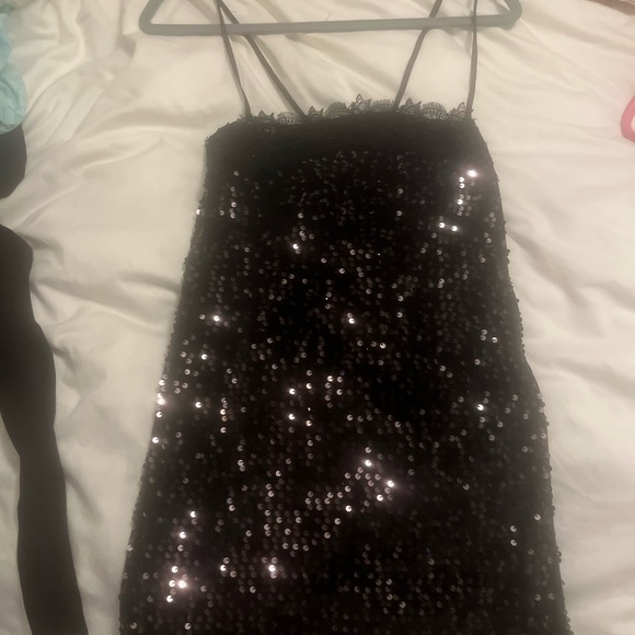 Free People That Girl Sequin Slip
·worn once - Picture 2 of 3